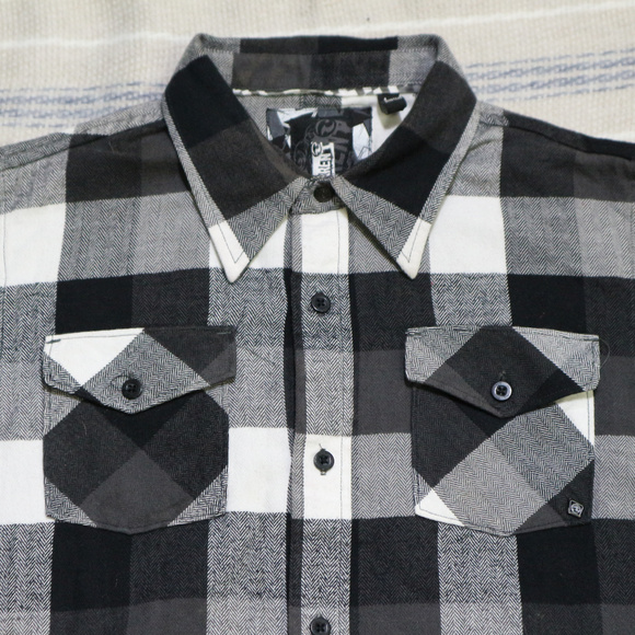 Like New OCEAN CURRENT Boys Gradient Plaid Shirt Sz Medium - Picture 4 of 8